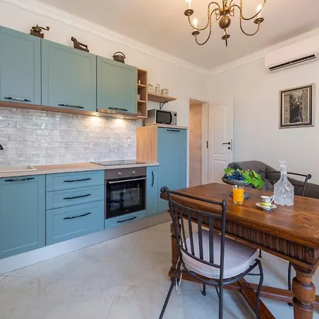Old Garden Apartment